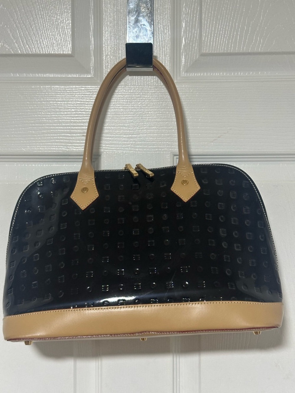 Arcadia Blk &Tan Patent Dome Satchel•NWOT